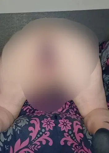 Plug im Arsch dildo in der Votze und klammern an der Pussy - 3LochMutti