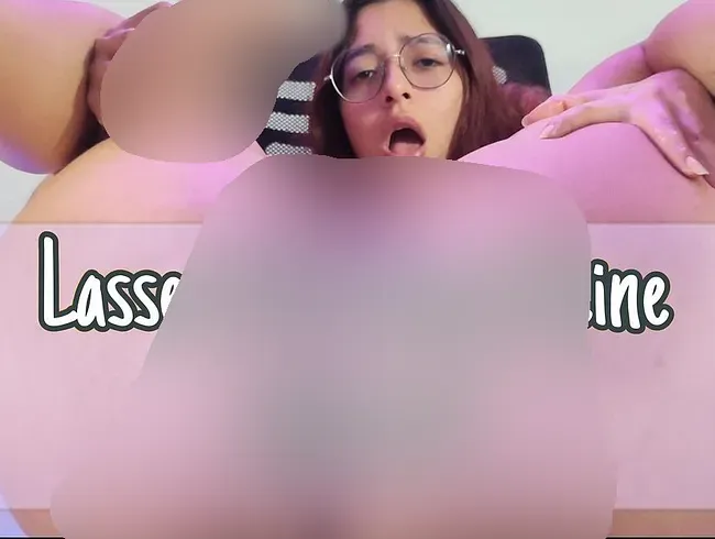 Lassen Sie meine Beine zittern, nachdem ich meinen Arsch gefickt habe? - AishaDavies Anal Video