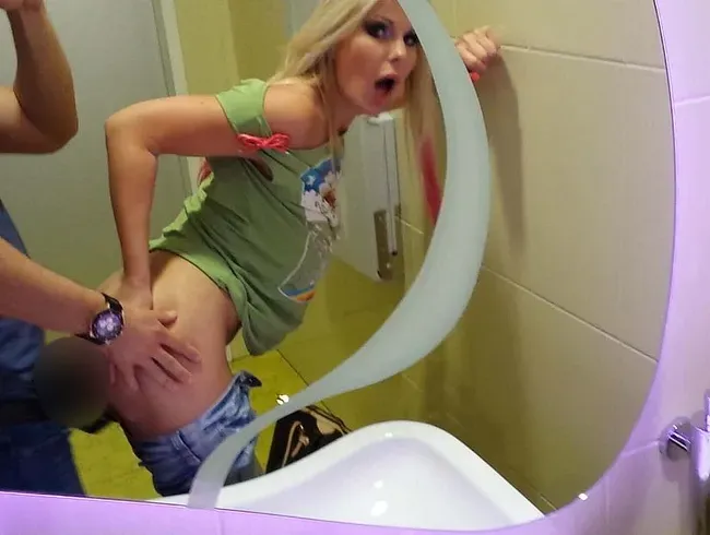Blondes fremdgeh Dummchen auf der Party ohne Umweg Anal abgelocht - BANG-BOSS