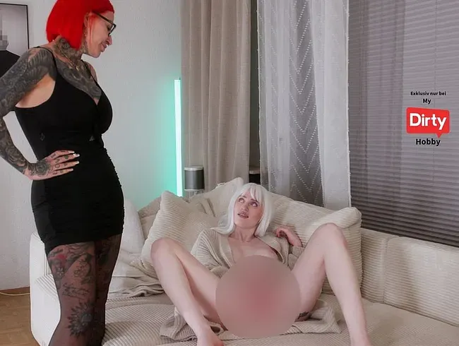 Sauerei! Ungefragt auf Stiefmuttis Sofa! Dann mach es wenigstens richtig! - Cat-Coxx Anal Video