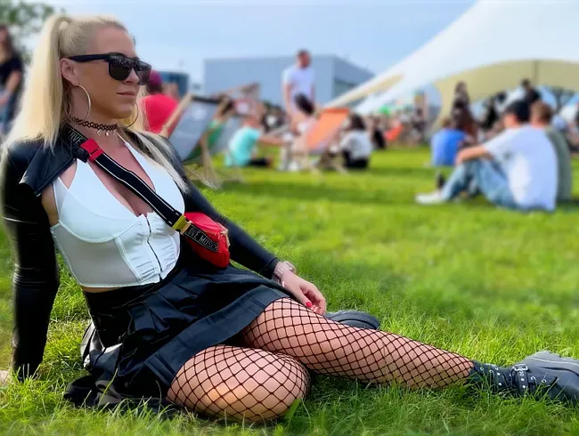 Die PERVERSESTE Festival SCHLAMPE | DIREKT am Gelände ALLE LÖCHER ohne Gummi zerfickt! PISSFOTZE - Daynia Anal Video