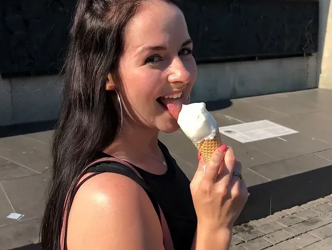 ANALSCHLAMPE in der Stadt aufegrissen! - DerPornoBeamte Anal Video