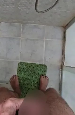 Ich hatte Druck drauf unter der Dusche, der Natursekt musste raus - Discover_me Anal Video