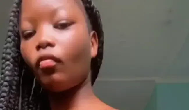 Süße und zierliche Ebenholzprinzessin – Nackte Kurzshow für Papa – Kein Ton - ebony_cute Anal Video