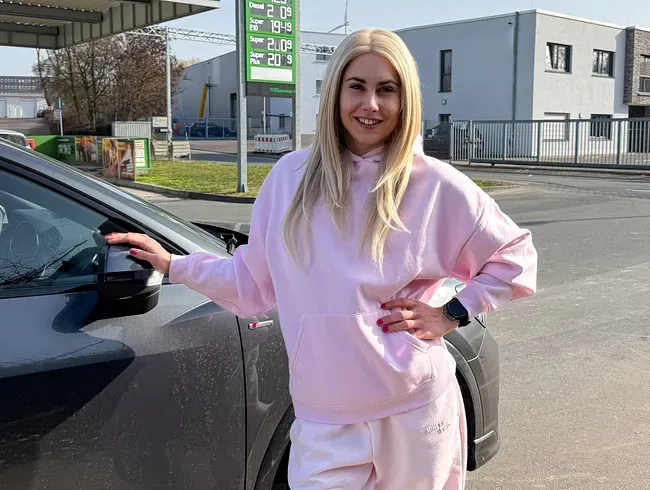 ALLES für eine TANKFÜLLUNG! ES REICHT mit den BENZINPREISEN! Benutz mich, wie du willst, für dich! - Jenny_Stella Anal Video