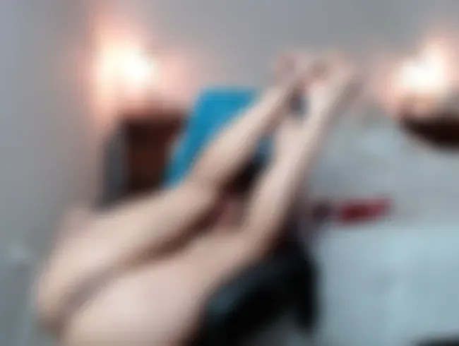 Ich stecke meinen Dildo hinein und lasse ihn drin, bis ich stoße … - Kourchase Anal Video