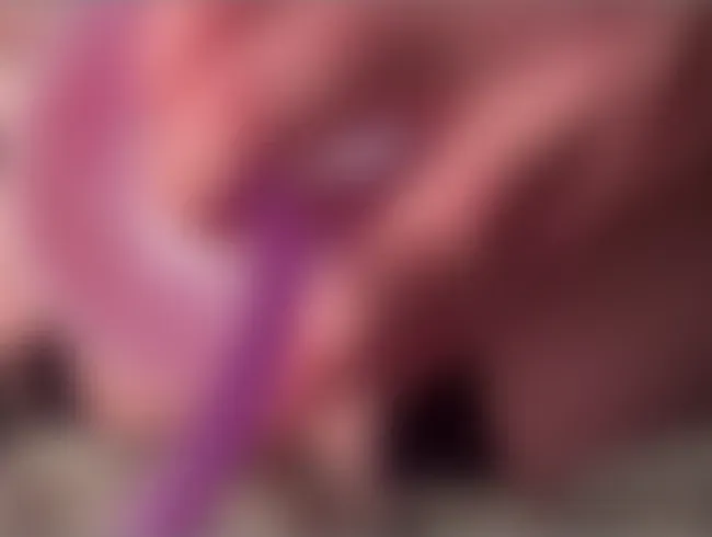 Der Weihnachtsdildo drückt noch mehr Eier in meinen Arsch - Lola84foryou Anal Video