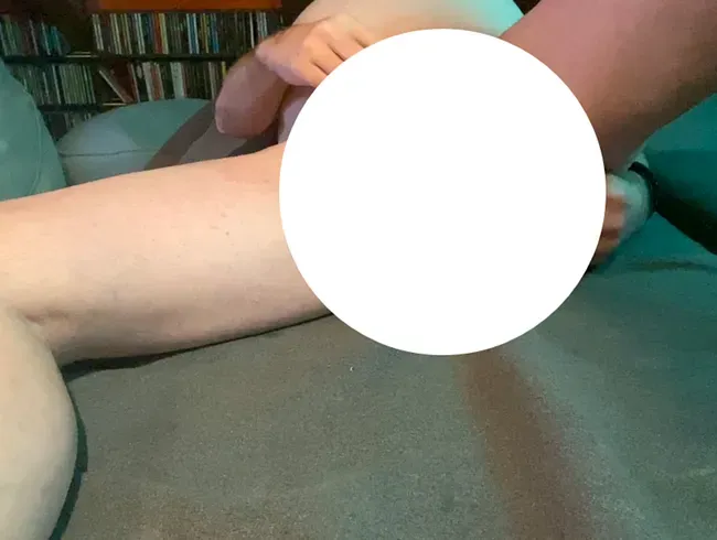Gummi Schwanz im Poloch und dabei gewichst - Matrix0066 Anal Video
