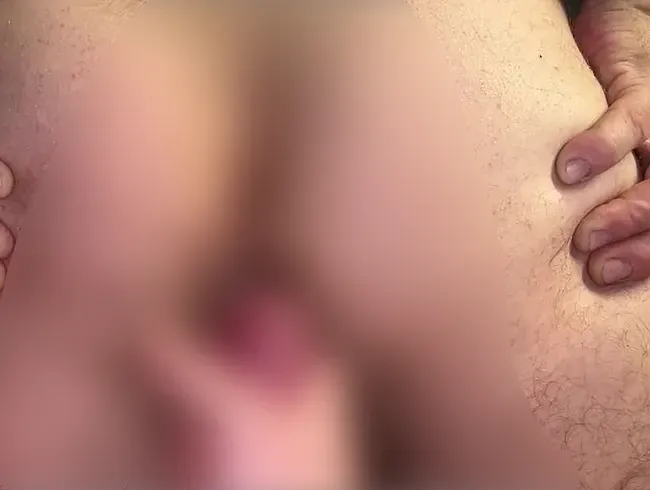 Fick Papas haarigen Arsch mit einem großen Dildo und spritz viel in sein Loch - Maxi_Newman Anal Video