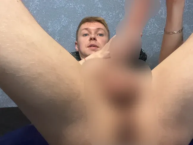 Großer 12-Zoll-Dildo im Loch eines jungen Schnuckels - Maxi_Newman Anal Video