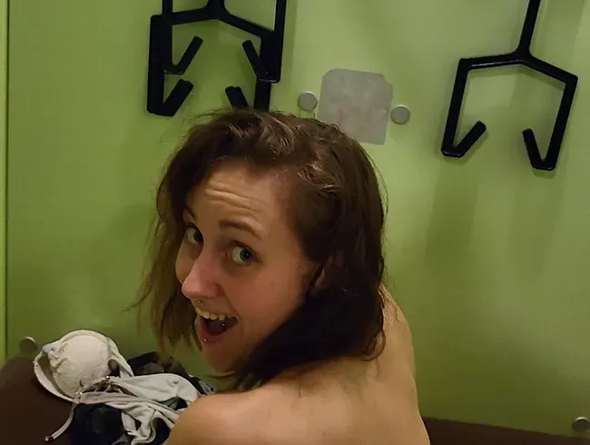 Im Schwimmbad Doggy in den Arsch gefickt und auf mich gespritzt - mel_chris Anal Video