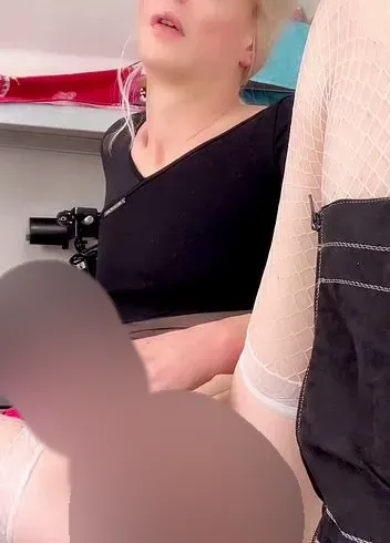 Sexy Blonde Trans Schlampe genießt es sich mit Vibrator zu machen - Melinda_JamesCD Anal Video