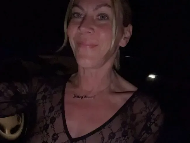 Krasser gehts nicht!! Fremder Trucker fickt mich mitten auf der Strasse !! Special !! - Miley-Weasel Anal Video