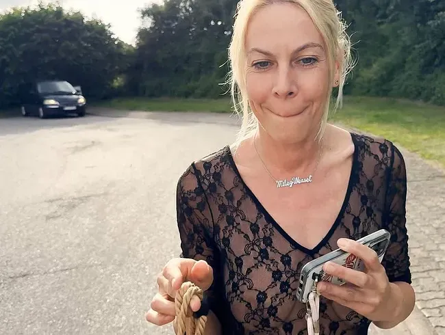 Sexgeile NymphoBlondine lässt sich den Arsch vollpumpen!! - Miley-Weasel Anal Video