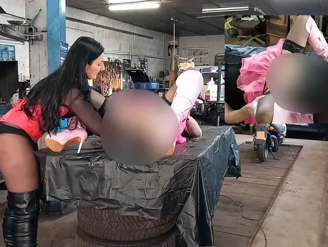 Mit dem Riesen Spekulum die Arschfotze untersucht - Misstress-Luciana Anal Video