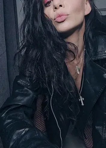 Natalie Carter, tiefer Analfick in Leder für Ihr Vergnügen - Natalie-Carter