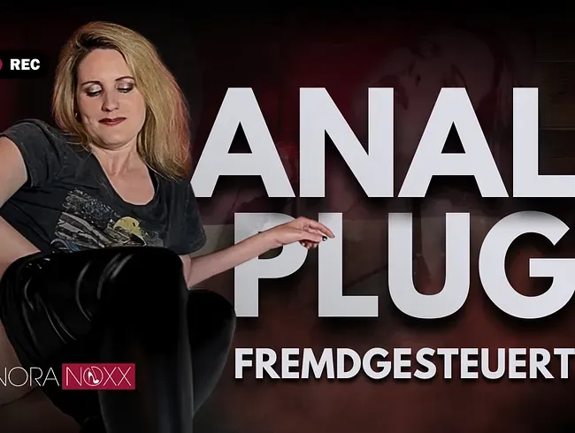 Mit Analplug auf dem Balkon: Fremd gesteuert und geil gemacht - NoraNoxx Anal Video
