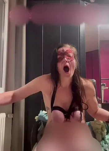 Heilige Scheiße - Sklavenerziehung wie nie zuvor (Part 2) (ohne Ton) - Suka-Kiska Anal Video