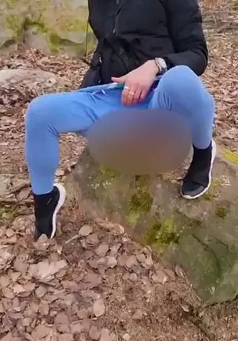 Draußen gepisst, brr, mein Hintern und mein Arsch sind eiskalt - Swenny31 Anal Video