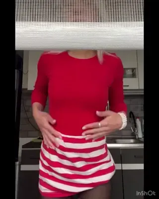 Look under my skirt - Swenny31 Anal Video