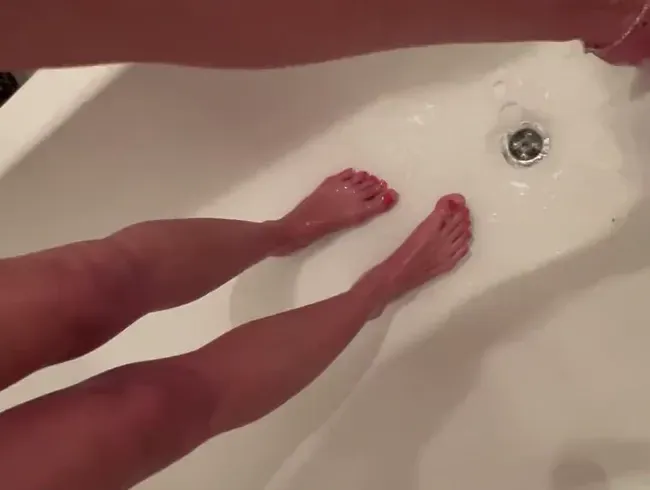 Spiegeln und auf die Beine pissen - Swenny31 Anal Video