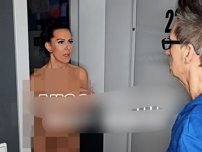 Ausgesperrt. Nackt im Hotel - TexasPatti Anal Video