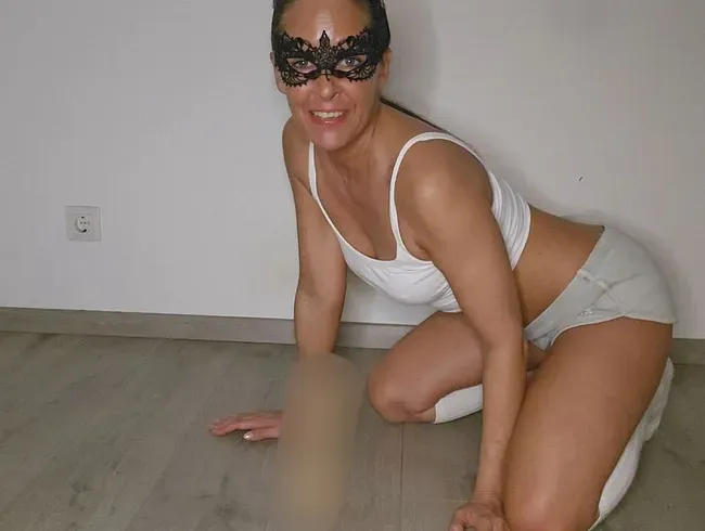 POSTBOTE bringt was GROßES ! Mein neuer BWC-Dildo – Testphase? Ja, aber richtig tief bitte!! - Valerie_Vex